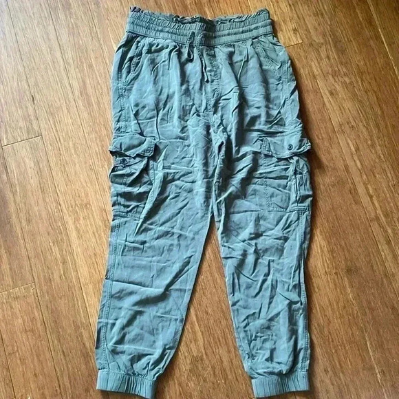 Abercrombie olive green elastic waist cropped jogger cargo pants - medium - Picture 1 of 6
